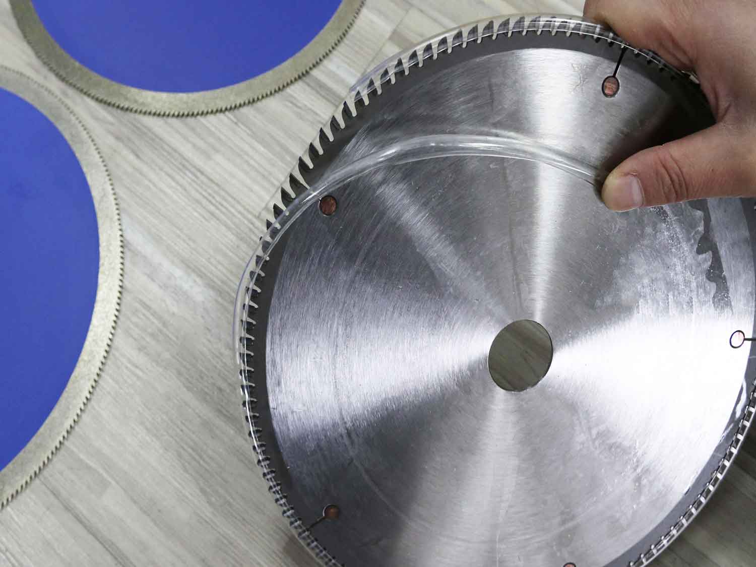 Alloy saw blade